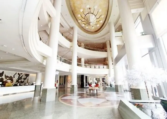 Hotel Miracle Grand Convention 4*