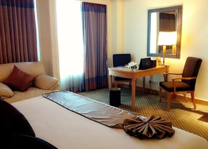 Miracle Grand Convention Hotel 4*