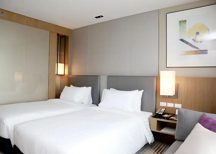 Miracle Grand Convention Hotel 4*