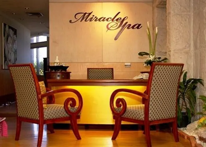 Miracle Grand Convention Hotel 4*