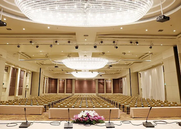 Hotel Miracle Grand Convention 4*