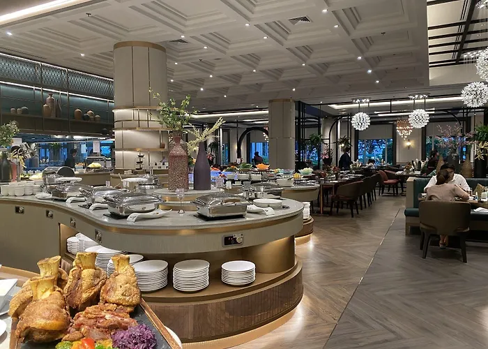 Miracle Grand Convention Hotel 4*